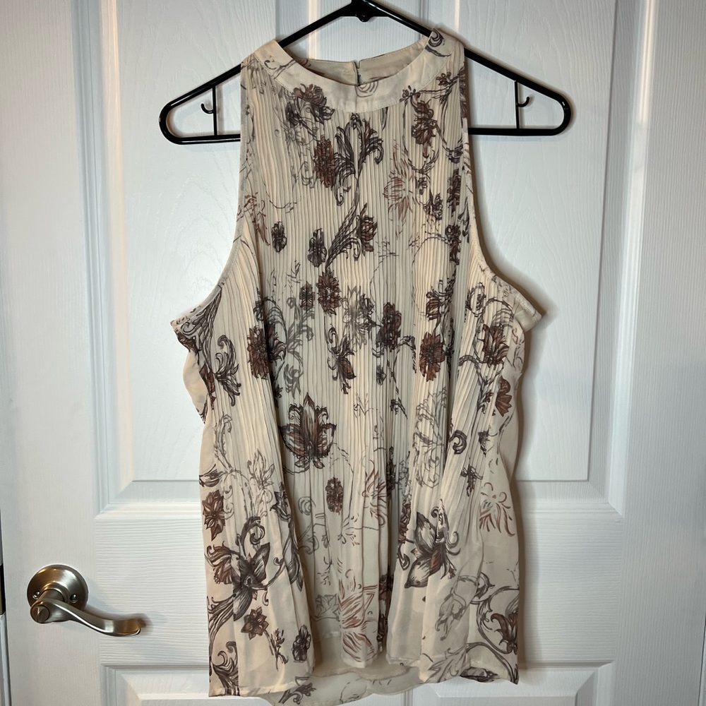 Women’s Tan Floral Pleated Dress Shirt Medium